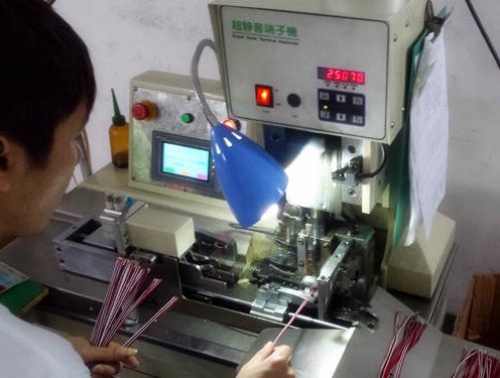 尊龙凯时数据线-线材端子机